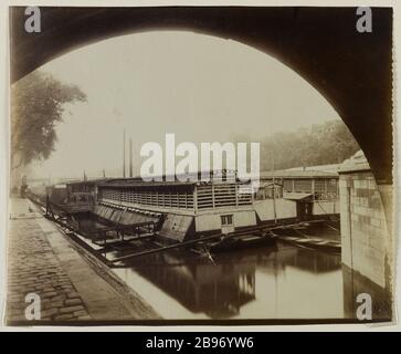 SEINE, BLICK UNTER DER BRÜCKE MARY WHARF ANJOU ZUM RATHAUS, 4. BEZIRK, PARIS La seine, vue pry sous le Pont-Marie, du quai d'Anjou vers l'Hôtel de Ville. Paris (IVème arr.), 1923. Photographie d'Eugène Atget (1857-1927). Paris, musée Carnavalet. Stockfoto