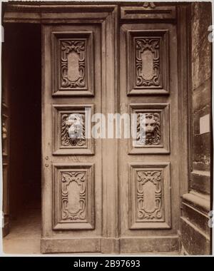 Tür, Kirche St. Paul. Detail der Türverkleidung, Kirche St. Paul-Saint-Louis 4. Bezirk, Paris 'Détail du panneau de la porte, église Saint-Paul-Saint-Louis, Paris (IVème arr.)'. Photographie d'Eugène Atget (1857-1927). Papieralbuminé. Paris, musée Carnavalet. Stockfoto