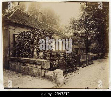 HALLEN DES WEINLAGERS Bercy, 12. BEZIRK, PARIS Halles aux vins des entrepôts de Bercy, Paris (XIIème arr.), 1913. Photographie d'Eugène Atget (1857-1927). Paris, musée Carnavalet. Stockfoto