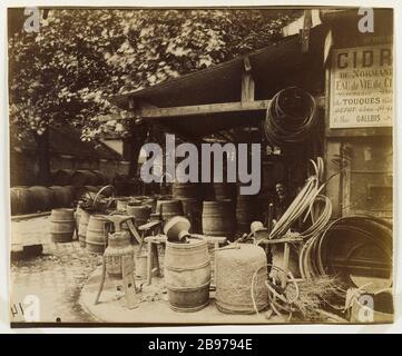 HALLEN DES WEINLAGERS Bercy, 12. BEZIRK, PARIS Halles aux vins des entrepôts de Bercy, Paris (XIIème arr.), 1913. Photographie d'Eugène Atget (1857-1927). Paris, musée Carnavalet. Stockfoto