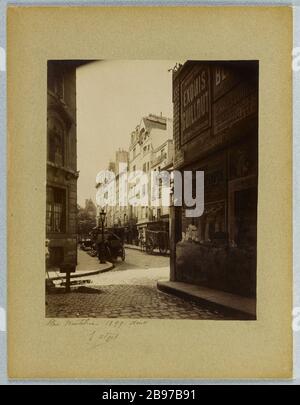 STRASSE ANGLE Boutebrie UND STRASSENPRIESTER VON SAINT-SEVERIN, 5. BEZIRK, PARIS Angle de la rue Boutebrie et la rue des Prêtres-Saint-Séverin, Paris (Vème arr.), août 1899. Photographie d'Eugène Atget (1857-1927). Paris, musée Carnavalet. Stockfoto