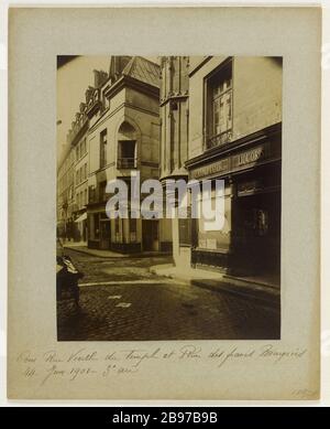 HOTEL HEROUET, WINKEL DER STRASSE OLD DU TEMPLE UND 44 RUE des FRANCS BOURGEOIS, 3RD-VIERTEL, PARIS façade de l'hôtel Herouet, Angle de la rue Vieille-du-Temple et du 44 rue des Francs-Bourgeois. Paris (IIIème arr.), Juin 1901. Photographie d'Eugène Atget (1857-1927). Paris, musée Carnavalet. Stockfoto