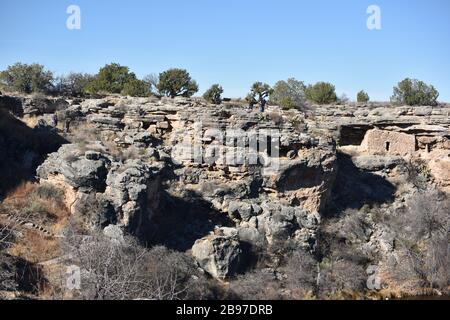 Rim Rock, AZ., USA 13. Januar 2018. Montezuma Gut. Teil des Montezuma Castle National Monument. Ein natürliches Sinkloch aus Kalksteinen mit einem Durchmesser von 386 Fuß Stockfoto