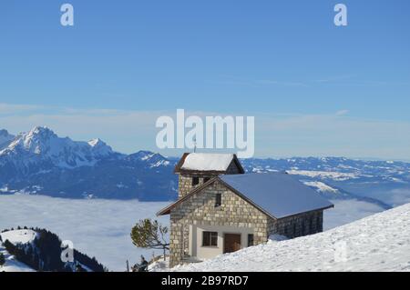 Panoramablick alipne und Schnee Blick vom Mount Rigi Kulm Kaltbad in der Nähe von Vitznau, Schweiz Stockfoto
