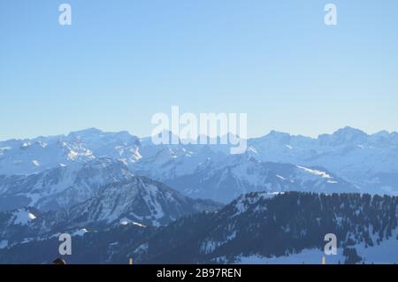 Panoramablick alipne und Schnee Blick vom Mount Rigi Kulm Kaltbad in der Nähe von Vitznau, Schweiz Stockfoto