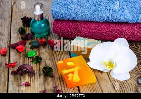 Handgefertigte Spa-Seife aus Heimwerker. Studio Foto Stockfoto