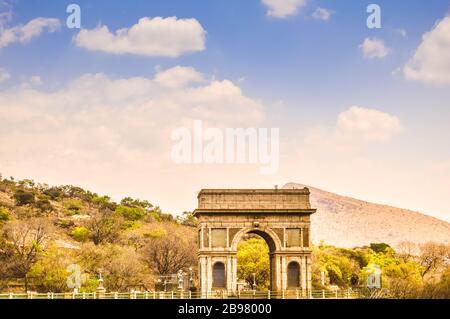 Hartbeespoort Dam Arch Eingang mit Wappen Tore Denkmal auf der Flut Verdammung in der North West Provinz Soyth Afrika Stockfoto