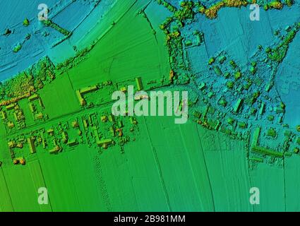 Dem - digitales Höhenmodell. Produkt, das nach der Verarbeitung von Bildern von einer Drohne hergestellt wurde. Es zeigt Dorf mit Häusern Stockfoto