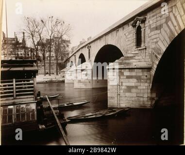 MARIE BRIDGE AM PIER BOURBON Bateau-lavoir vers le Pont-Marie, vu du quai Bourbon. Paris (IVème arr.). Photographie d'Eugène Atget (1857-1927). Paris, musée Carnavalet. Stockfoto