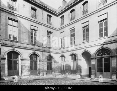 HOTEL DE SAINT-FARGEAU LEPELLETIER OF - 29 RUE DE SEVIGNE Hôtel de Lepelletier de Saint-Fargeau - 29, rue de Sévigné. Paris (IVème arr.). Photographie de Charles Lansiaux (1855-1939). Paris, musée Carnavalet. Stockfoto