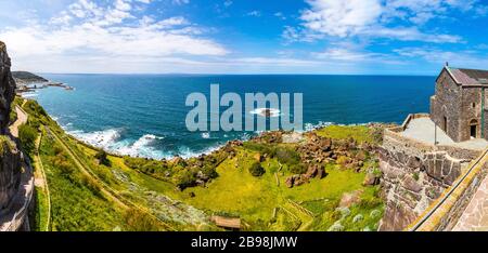 Panorama-Panorama der Mittelmeer-Küste auf der Insel Sardinien, Italien. Malerische Aussicht von der Castelsardo Altstadt Stockfoto