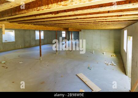 Wohnungsneubau home framing Elektriker Stromversorgung mit Keller anzeigen Stockfoto