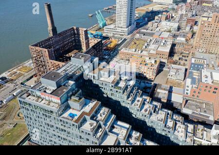 Brooklyn, New York - 17. Februar 2020: 325 Kent Kent Apartment Building in Williamsburg, New York. Stockfoto