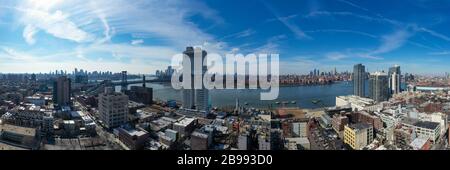 Brooklyn, New York - 17. Februar 2020: Ehemalige Domino Sugar Factory aus der Williamsburger Nachbarschaft von Brooklyn, New York. Stockfoto