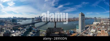 Brooklyn, New York - 17. Februar 2020: Ehemalige Domino Sugar Factory aus der Williamsburger Nachbarschaft von Brooklyn, New York. Stockfoto