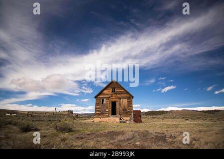 Verlassene Geisterstadt in den Colorado-Bergen in der Nähe von Leadville Stockfoto