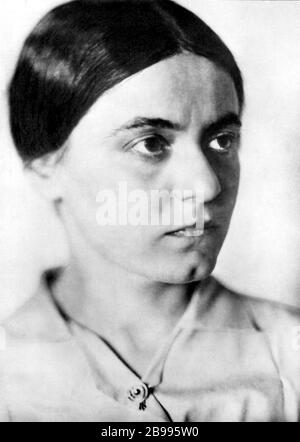 1940 c), DEUTSCHLAND: Die deutsche Frau Philosophin und Nonne EDITH STEIN (* zwischen dem Jahr 1890 und dem Jahr 1942 in Berlin). Geboren in jüdischer Familie konvertierte er zur katholischen Religion und wurde Nonne im Karmelitenorden, getötet während der Shoah durch den nationalsozialismus im Auschwitzer Extermitionslager. Sie wird 199 von Papst Johannes Paul II. Als Märtyrerin und Heilige der katholischen Kirche heiliggesprochen, sie ist eine von sechs Mitpatronenheiligen Europas. - SCRITTORE - SCRITRICE - Santità - SANTA - San - LETTERATURA - LITERATUR - Letterata - FILOSOFA - FILOSOFO - FILOSOFIA - PHILOSOPHIE - Porträt - Ritratto - Convertita - Martyre - Canonizzazione - Canonizzata - RELIGIONE Stockfoto