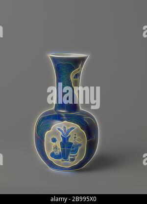 Vase mit Pulver blau, Antiquitäten und Blume Sprays, Vase aus Porzellan mit sphärischen Körper und breit, breiter Hals, in unterglasur blau lackiert. Die Vase ist mit Bleu poudré (Pulver blau) mit drei scalloped Boxen mit Antiquitäten, Wertgegenstände und Objekte, die von den Gelehrten verwendet: Bücher, Pinsel, Rollen, etc., auf dem Hals zwei Blattförmige behält sich mit blume Sprays und Insekten. Bleu poudré mit unterglasur Blau, Jean Theodore Royer, anonyme, China, C. 1700 - C. 1724, Qing- Dynastie (1644-1912)/Kangxi-Periode (1662-1722)/Yongzheng-Periode (1723-1735), Porzellan (Material), Glasur, Cobalt (Minera Stockfoto