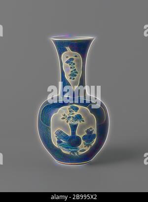 Flasche Vase mit Pulver blau, Antiquitäten und Blume Sprays, Flasche-förmige Porzellan Vase mit einer breiten, breiter Hals, bedeckt mit und in unterglasur blau lackiert. Drei scalloped Kartuschen mit Antiquitäten auf dem Bauch (Vase mit Pfauenfedern, Blumenvase, Lotus Blatt, perseel Inhaber, Schriftrollen, Ventilator, ruyi Zepter, Räuchergefäß, Lotus Zepter, Bücher). Am Hals zwei blattförmige Kartuschen mit blume Sprays (Aster, schöne Nelke). Blau poudré, Jean Theodore Royer, anonyme, China, C. 1700 - C. 1724, Qing- Dynastie (1644-1912)/Kangxi-Periode (1662-1722), Porzellan (Material), Glasur, Kobalt Stockfoto