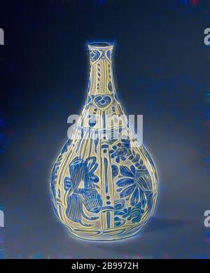 Pear-shaped Flasche Vase mit blühenden Pflanzen und verheissungsvollen Objekte, Flasche-förmige Porzellan Vase mit einem Birnenförmigen Körper und leicht verbreiten Hals, in unterglasur blau lackiert. Die Äußere Mauer ist auf dem Bauch in breiten und schmalen rechteckigen Fächer modelliert. In der breite Fächer abwechselnd eine blühende Pflanze auf einem rot oder Bürsten mit einer glücklichen Symbol (Kürbis, Rollen), die schmale Abschnitte mit Streifen und Punkten. Schmale, rechteckige Taschen auf dem Hals mit Perlen Gehänge mit Quasten. Die Abschnitte sind durch ein Band mit ruyi Motive unterbrochen. Eine Band mit ruyi Motiven, die auf dem äußeren Rand. Ein Decora Stockfoto