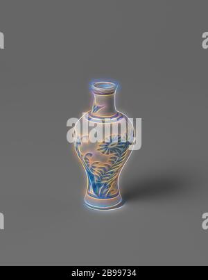 Miniatur-Baluster-Vase mit blühenden Astern, Miniatur-Porzellanvase mit balusterförmigen Körper, in Unterglasur blau gemalt. Auf dem Bauch ein blühender Aster bei einem Felsen, zweimal eine Pflanze am Hals. Blau Weiß., anonym, China, c. 1675 - c. 1724, Qing-Dynastie (1644-1912) / Kangxi-Periode (1662-1722) / Yongzheng-Periode (1723-1735), Porzellan (Material), Glasur, Kobalt (Mineral), Vitrifikation, H 7 cm T 0.9 cm T 3.5 cm T 2 cm, neu gestaltet von Gibon, Design von warmen fröhlich glühenden Helligkeit und Lichtstrahlen Ausstrahlung. Klassische Kunst neu erfunden mit einem modernen Twist. Fotografie inspiriert von Futurismus, embr Stockfoto