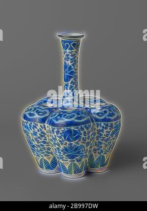 Gelappte Vase mit Blumen Schriftrollen und Glückssymbole, 5-lappig Vase aus Porzellan mit einem langen, schmalen, leicht ausgestellten Hals, in unterglasur blau lackiert. Eine Öffnung an der Oberseite in jedem der fünf Beulen. Die Körper und Hals mit Blume Reben, auf jede Beule zwei glückliche Symbole (Fisch, Lotus, Sonnenschirm, unendlicher Knoten, Chakra). Die Unterseite des Körpers mit einer Band mit Blattmotiven. Auf der Schulter und am Rand eine Band mit ruyi Motive. Blau und Weiß., anonym, China, C. 1850 - C. 1899, Qing- Dynastie (1644-1912)/Guangxu-Periode (1875-1908), Porzellan (Material), Glasur, Cobalt (Mineral), Verglasung Stockfoto