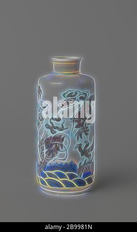 Zylindrische Flasche Vase mit Drachen, zylindrische Flasche geformte Porzellanvase mit flacher Schulter, in Unterglasur blau und rot gemalt. An der Wand zwei Drachen mit Wolken über stilisierten Wellen. Ein Doppelkreis auf der Unterseite. Unterglasur blau mit Kupfer rot., anonym, China, c. 1850 - c. 1899, Qing-Dynastie (1644-1912) / Daoguang-Periode (1821-1850) / Guangxu-Periode (1875-1908), Porzellan (Material), Glasur, Kobalt (Mineral), Kupfer (Metall), Vitrifikation, H 12.5 cm T 2.2 cm T 5.5 cm T 4.5 cm, neu gestaltet von Gibon, Design von warmen fröhlich glühenden Helligkeit und Lichtstrahlen Ausstrahlung. Klassische Kunst Stockfoto