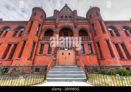 Die New York State Armory in Poughkeepsie wurde im Jahr 1891 erbaut. Die Nationalgarde der New Yorker Armee nutzte das Gebäude bis 2011. 2012 wurde es an den verkauft Stockfoto