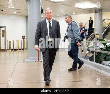 US-Senator Lindsey Graham (R-SC) geht in Richtung Senatskammer. Stockfoto
