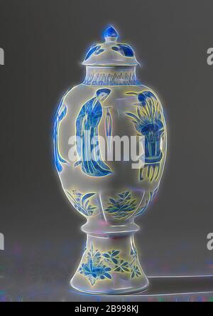 Ovale Vase mit chinesischen Damen, Blume, Sprays und Vasen, eiförmige Porzellan Topf auf einem hohen Fuß mit eine ringförmige Verdickung, in unterglasur blau lackiert. An der Wand 6 modelliert Fächer jeweils mit einem chinesischen Dame (lange Liste) oder eine Blumenvase (Lotus, Chrysantheme), unten sechs kleinere modelliert Boxen mit Früchten Zweige, die Basis mit einer Blume und Obst, am Hals eine Band mit einem Mäander Motiv, über der sich darauf verlässt, wird der Deckel mit Wertsachen (Bücher, Pearl, artimia Blatt). Verklebte Deckel, zwei Chips in den Rand des Deckels. Blau Weiß., anonym, China, C. 1700, Qing- Dynastie (1644-1912) Stockfoto