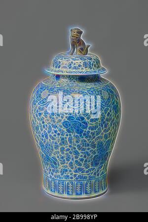 Paar lidded Vasen, Kunst Elemente abgedeckt Glas mit Blumenmuster Schriftrollen, Kunst Elemente-förmige Porzellan abgedeckten Topf, lackiert Unterglasur blau. Der Körper vollständig bedeckt ist mit einer kontinuierlichen Blume Weinstock (Pfingstrose). Auf der Schulter eine Band mit lambrequins mit gespeicherten Blumen und Lotus Reben vor einem blauen Hintergrund. Über dem Fuß eine Band mit stilisierten Blatt Motive. Der Hals mit Lotus ranken. Der Deckel mit floralen blättert, Deckel Knopf in Form eines vergoldeten, Bronze shishi. Auf der Unterseite mit einem gravierten Johanneum Nummer "N393" über eine Wellenlinie gekennzeichnet. Blau Weiß., anonym, China, C. 1700, Qing- Dynastie (164 Stockfoto