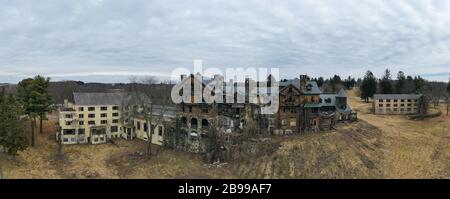 Außenansicht der verlassenen Bennett School for Girls in New York Stockfoto