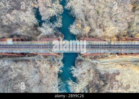 Moodna Viaduct Trestle. Der Moodna Viaduct ist ein eiserner Eisenbahntrestle, der den Moodna Creek und sein Tal am Nordende des Schunemunk Mountain in überspannt Stockfoto