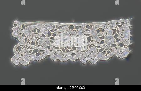 Manschette aus einem Band mit klöppelspitze mit einer Rosette Blume auf einen C-förmigen stammen, unter denen drei Lappen hängen, Streifen von natürlichen Farben Klöppelspitze: fein Brügge florale arbeiten. Der Streifen wird vermutlich wie eine Manschette, die kurzen Seiten sind nicht fertiggestellt, aber abgeschnitten. Das sich wiederholende Muster besteht aus einer Rosette Blume mit einem C-förmigen stammen, unter denen drei Lappen hängen. Die Rosette Blume ist flankiert von zwei horizontalen Stiele mit einem kleineren Rosette Blume und unterhalb von einem Schaft nach unten gebogen, zweimal mit drei - Teil des Blattes. Die drei - Teil Blätter und die drei Lappen unter der c-förmigen stammt die Shell, die Form Stockfoto