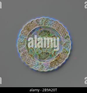 Platte aus mehrfarbigen Hartfeuern Steingut, Staffordshire, Platte aus mehrfarbigen Hartfeuern Steingut. Der Rand ist mit Verzierung geprägt, durchsetzt mit zwei symmetrischen Blumenmustern nebeneinander platziert. Der Rand ist innen mit Voluten und Blattmotiven verziert. Die Platte ist mit einer gefleckten Bleiglasur in Mangan, Grün, Grau und Gelb bedeckt. Der Rücken ist in Mangan punktiert und hat einen Fuß Rand, anonym, England, c. 1750 - c. 1780, Steingut, Bleiglasur, H 1.6 cm × d 19.3 cm, neu gestaltet von Gibon, Design von warmen fröhlich glühen der Helligkeit und li Stockfoto