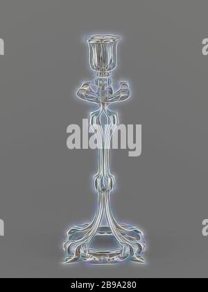 Leuchter, von Ranken gebaut, Fackeln, fast identisch. Stammzellen, die aus vier Serie von drei Ranken, die elegant um die offene Fuß Ring an der Unterseite und fungieren als Füße curl. Gerade über dem Fuß Ring, die Ranken merge in Gruppen von zwei in einem nodus, dass die Hälfte der Höhe des Stammes zu trennen. Dieses Schema wird in einer zweiten größeren nodus, die unterhalb der Kofferraum wird wiederholt. Aus diesem die Zweige öffnen wie Curling Blüten, aus denen die Kerzenhalter steigt wie ein Tulpenförmiges Kelch., Koninklijke Utrechtsche Fabriek van Zilverwerken van C.J. Begeer, Utr Stockfoto