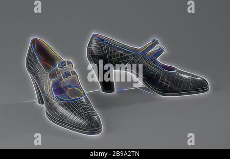 Paar Schuhe mit Riemen Riemen Schuh aus blauem Krokoleder schwarz, Links Gurt Schuh aus blauem Krokoleder schwarz mit Schnallenverschluss und hohen, unbeschichtete Ferse. Modell: Der Schuh ist eine Abdeckung an der Vorderseite, zwei Seitenteile mit zwei Riemen und Schnallen und zwei Ferse Panels. Die Seitenwände bilden ein schmales Band auf dem Vorfuß. Schließung in der Mitte des Rist mit Hilfe von zwei Gurten mit Platz, Schnallen. Die Naht ist durch ein schmales Band getarnt. Hoch (7 cm) unbeschichtete Ferse. Der Vorderfuß ist mit natürlichen Farben Baumwolle ausgekleidet, der Rest mit grauem Leder. Innensohle mit g Stockfoto