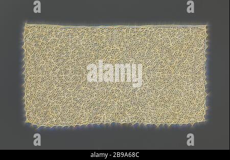 Riegel - Schlupf der Nadelspitze mit Rautenförmigen ranken, Tie-Slip von natürlichen Farben Nadel: Flachbild venezianische Spitze oder Point-de-France. Auf einer groben hexagonal Mesh, es ist eine symmetrische Kulisse für zwei sich schneidende Achsen. Es gibt eine große Raute im Herzen, der sich auf der linken und rechten Außenseite halbiert wird. Sie sind durch eine kleinere Fenster mit einer gleichen bewaffneten Kreuz verbunden. Die großen Diamanten zeigen vier unlesbar Monogramme gebildet von C-voluten (?). Das mittlere Feld wird mit Spiral Reben mit kleinen Blüten und Knospen gefüllt. Eine gerade Linie mit Punkten auf drei Seiten, abwechselnd Groß und Klein. Stockfoto