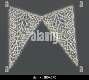 Zwei spitze Jakobsmuscheln aus Spulenspitze mit spitzen Blättern, zwei spitze Jakobsmuscheln aus naturfarbener Spulenspitze, Cluny-Spitze. Zwei scharfe Dreieckskallops sind an einem Punkt nur oben rechts miteinander verbunden. In jedem Dreieck hängt von oben ein kleineres Dreieck. Die Umrisse der Dreiecke werden durch ein schmales Band aus Leinen gebildet. Die Räume in den Dreiecken sind mit geflochtenem Boden und spitzen Blättern in Form gemacht gefüllt., anonym, Niederlande (möglicherweise), c. 1925, Leinen (Material), Cluny Spitze, L 15 cm × B 8.5 cm ×, 8 cm, neu gestaltet von Gibon, Design von warmen Cheerf Stockfoto