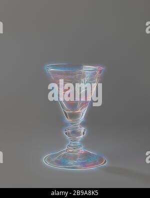 Kelch mit Vögeln und Blumen- und Blattreben, konischer Fuß. Der Trunk besteht aus einem Knoten und zwei zusammengesetzten Scheiben. Trichterförmiger Kelch. Auf dem Kelch, zwischen zwei durchgehenden, stilisierten Blattreben, sind Vögel auf Gras, zwischen Blumen- und Blattreben, durch neun Kreise getrennt, dargestellt. Eine durchgehende, stilisierte Blattrille am Fuß., anonym, Boheme, c. 1700 - c. 1725, Glas, Glasbläserei, H 17.3 cm × T 11 cm, neu gestaltet von Gibon, Design von warmen fröhlich glühen von Helligkeit und Lichtstrahlen Ausstrahlung. Klassische Kunst neu erfunden mit einem modernen Twist. Fotografie inspiriert von Futurismus, umarmt Dynami Stockfoto