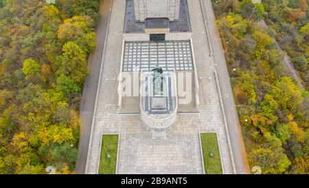 Luftbild des nationalen Denkmals auf dem Vitkov Hügel - Nationales Denkmal- und Geschichtsmuseum, Prag, Tschechien Stockfoto