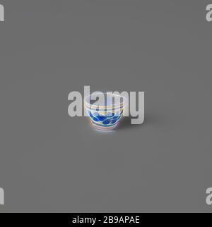 Schale, weiß, blau lackiert, Schale aus Milchglas mit blauer Emailfarbe bemalt. Imitation chinesisch blau Porzellan., anonym, Haarlem (möglicherweise), c. 1675 - c. 1699, Glas, H 0.8 cm × d 1.2 cm, neu gestaltet von Gibon, Design von warmen fröhlich glühen von Helligkeit und Lichtstrahlen Ausstrahlung. Klassische Kunst neu erfunden mit einem modernen Twist. Fotografie inspiriert von Futurismus, umarmt dynamische Energie der modernen Technologie, Bewegung, Geschwindigkeit und Kultur revolutionieren. Stockfoto