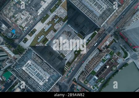 Luftbild von oberhalb des Flusses Suzhou im Morgengrauen, an einem bewölkten Tag, Shanghai City, China Stockfoto