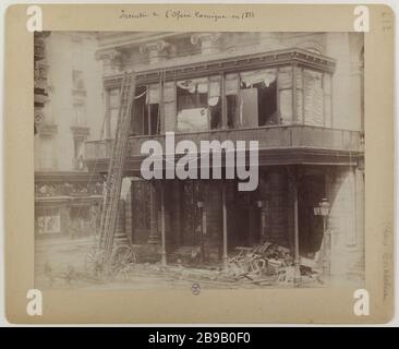 Brand an der Opéra-Comique im Jahr 1887. Blick auf die Opéra Comique im Jahre 1880 nach dem Brand. Place Boieldieu, 2. Bezirk, Paris. Incendie de l'Opéra Comique. Vue de l'opéra Comique après l'incendie de 1880. Platz Boieldieu. Paris (IIème arr.). Photographie d'Albert Brichaut. Papieralbuminé. Im Jahr 1887. Paris, musée Carnavalet. Stockfoto