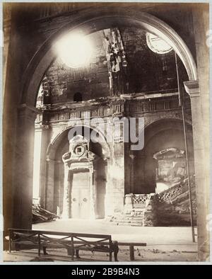 Justizpalast, verlorene Stufen, Saal der ersten Kammer, 1. Bezirk. Ruinen der Kommune. Palace Justice  Salle des Pas perdus.  der Eingang des 1. Zimmers. La Commune de Paris. "Ruines de la Commune: Palais de Justice, salle des pas perdus, entrée de la Première Chambre, Paris (Ier arr.)". Photographie de Pierre Emonts (1831-1912). Papieralbuminé. 1871. Paris, musée Carnavalet. Stockfoto