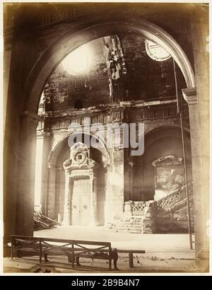 Justizpalast, verlorene Stufen, Saal der ersten Kammer, 1. Bezirk. Ruinen der Kommune. Gerichtsgebäude. Saal der verlorenen Stufen Eingang zur ersten Kammer. La Commune de Paris. "Ruines de la Commune: Palais de Justice, salle des pas perdus, entrée de la Première Chambre, Paris (Ier arr.)". Photographie de Pierre Emonts (1831-1912). Papieralbuminé. 1871. Paris, musée Carnavalet. Stockfoto