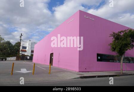 Los Angeles, Kalifornien, USA 23. März 2020 EIN allgemeiner Blick auf die Atmosphäre des Paul Smith Store in der Melrose Avenue aufgrund des Ausbruchs des Coronavirus und Menschen, die soziale Distanzierungen praktizieren, am 23. März 2020 in Los Angeles, Kalifornien, USA. Foto von Barry King/Alamy Stock Photo Stockfoto