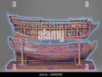 Modell eines 54-Gun Schiff, Bau Modell der Rumpf, längs geschnitten und die beiden Hälften übereinander platziert auf einem Board. Verschiedene Bauteile sind alphabetisch nummeriert. Die steuerbord Hälfte ist vollständig heraus gearbeitet, die Außenseite ist mit Haut bedeckt, ruht und Dirnen, und innen mit vollständigen Bombardierung, während der Port halb offen geschnitten und zeigt die Konstruktion. Nur der Steuerbordseite hat Kanonenluken, zwanzig und acht an der Zahl, fünf Decks. Auf der fertigen Galeone einen gekrönten Löwen als Galionsfigur. Spiegel und hohlen Wulf mit zwei Toren, Zaun und Side Gallery von zwei Etagen verdreht. Stockfoto