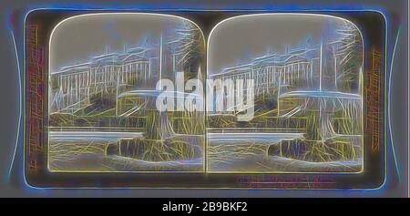 Blick auf die Fassade des Großpalastes Peterhof, des Kaiserpalastes am Peterhof, Russland (Titel auf Objekt), Fassade (oder Haus oder Gebäude), Palast, Schlosskomplex Peterhof, anonym, Peterhof, 1901, Pappe, Fotopapier, h 85 mm × w 170 mm, von Gibon neu gestaltet, Design mit warmem, fröhlichem Glanz von Helligkeit und Lichtstrahlen. Klassische Kunst mit moderner Note neu erfunden. Fotografie, inspiriert vom Futurismus, die dynamische Energie moderner Technologie, Bewegung, Geschwindigkeit und Kultur revolutionieren. Stockfoto