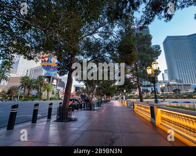 Las Vegas, MAR 23, 2020 - spezielles Stadtbild der Dämmerung des berühmten Strip Stockfoto
